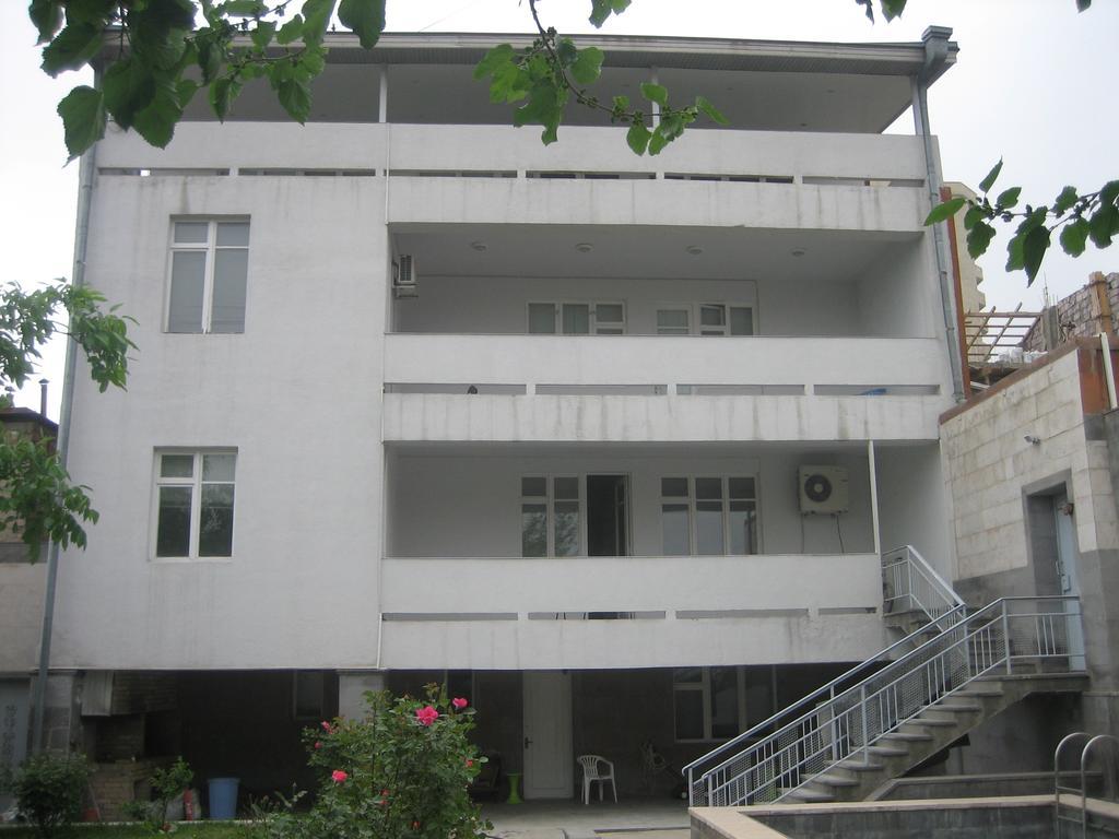 יירבאן Villa Rosa מראה חיצוני תמונה
